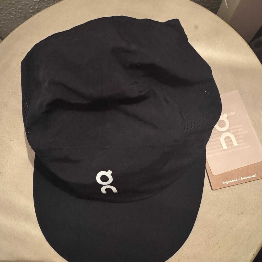 On Running Black Cap